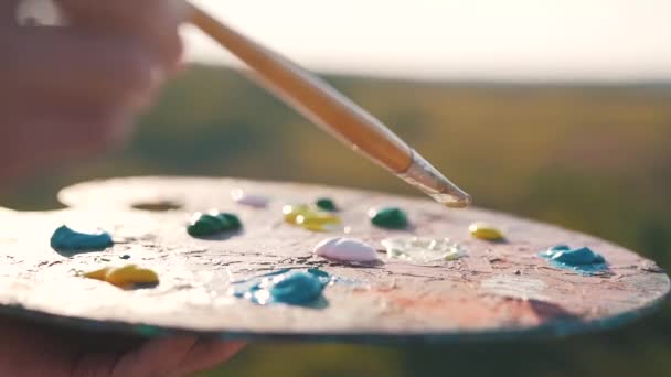 Paleta con pinturas de cerca — Vídeos de Stock