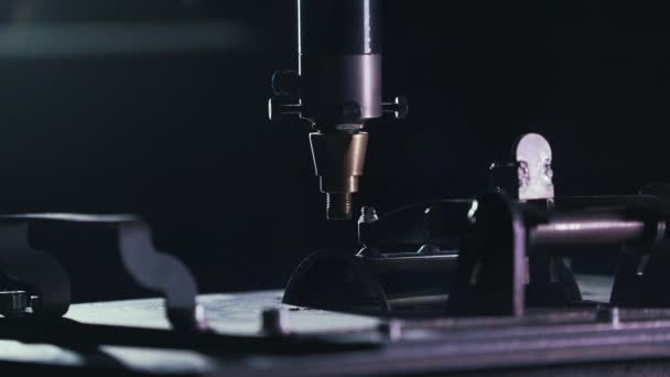 Laserové svařování dělá svou práci — Stock video