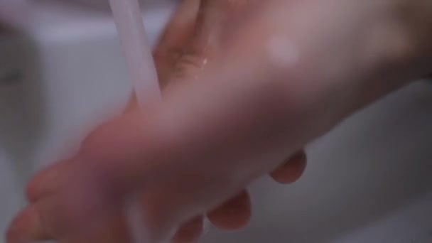 Lavaggio e disinfezione delle mani primo piano — Video Stock