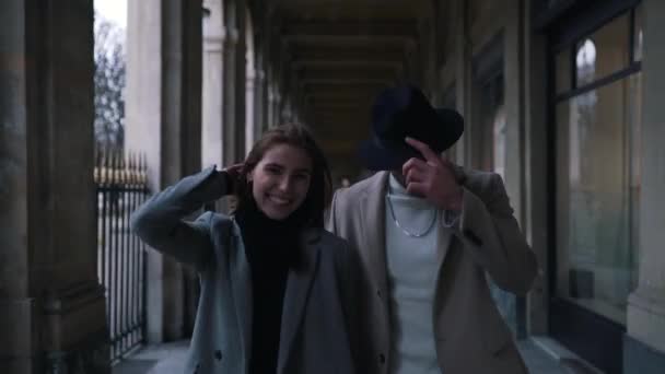 Beautiful couple walking in paris — Stock Video