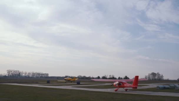 Petites manœuvres d'avion au sol — Video