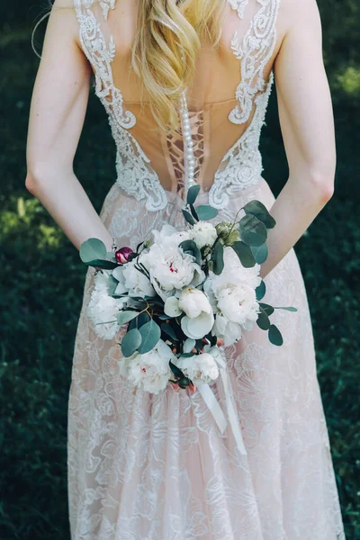 Young Beautiful Girl Holds Brides Bouquet Hands — Stock Photo, Image