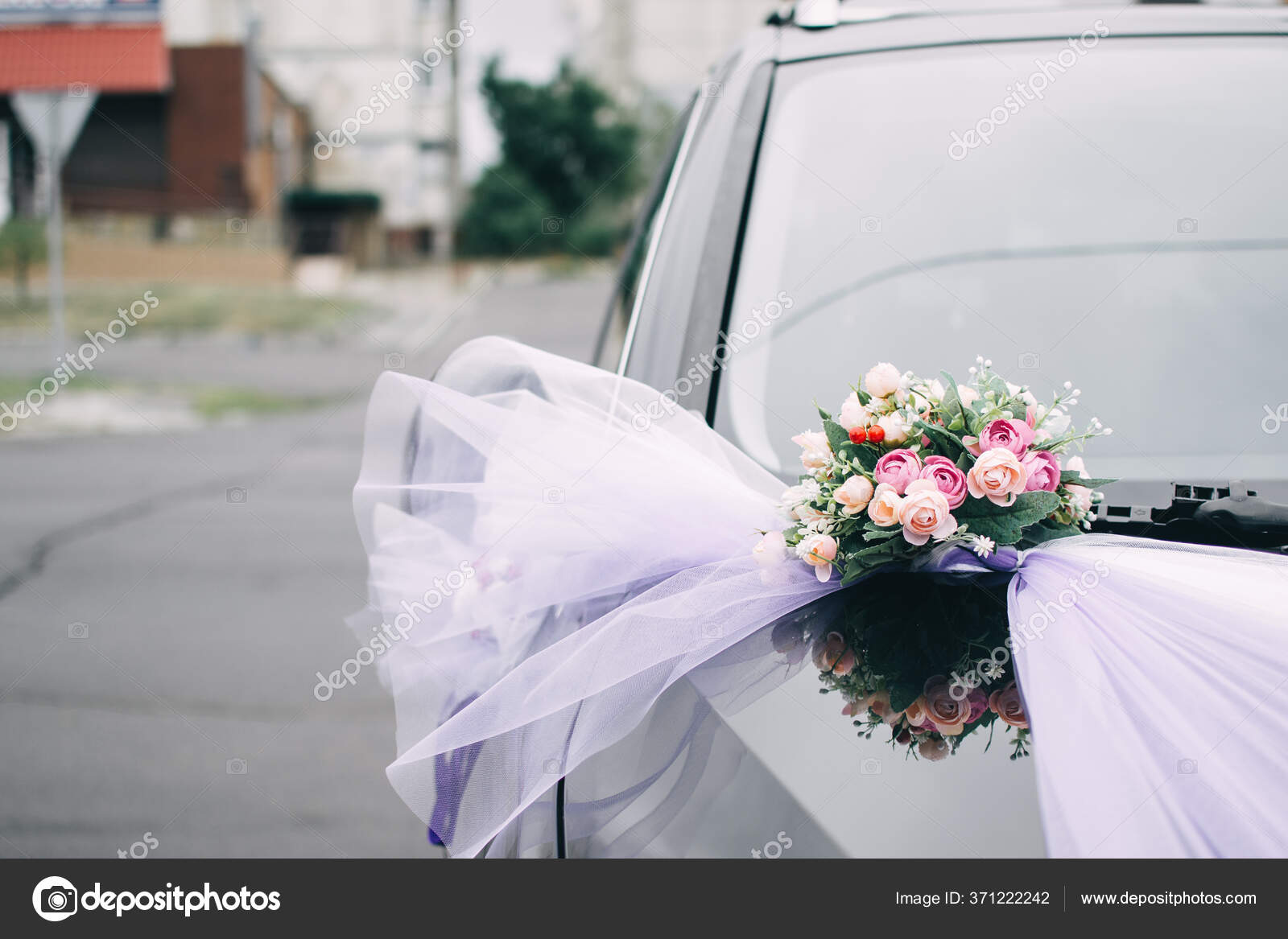 Black Wedding Car Decorations Hood Stock Photo by ©MAK7max 371222242