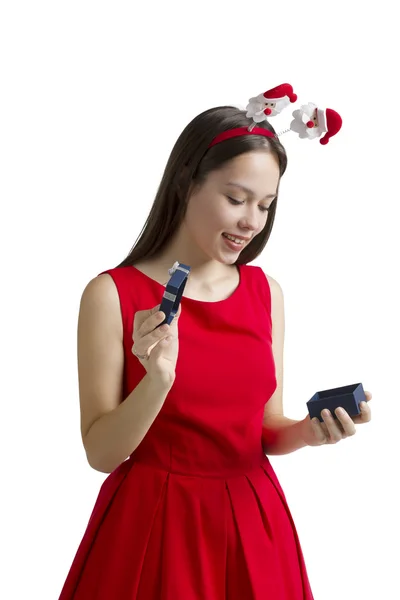 Studio beyaz arka plan üzerinde izole pembe tavşan kulakları ile şirin kız