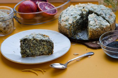 Portakal ve haşhaşlı kek.