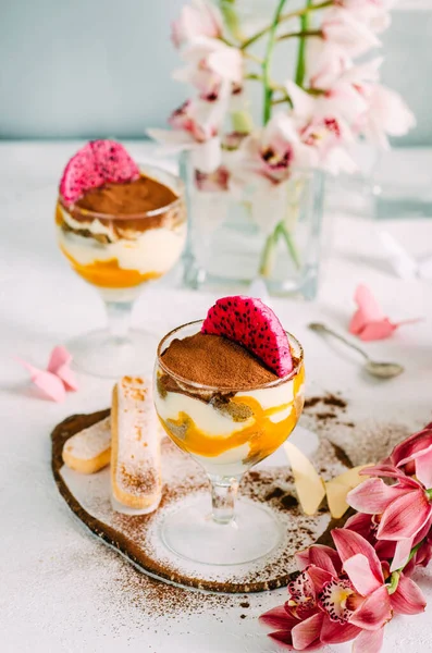 Tatlı Tiramisu Kremalı Tatlı — Stok fotoğraf