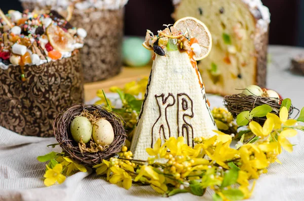 Composição Easter Com Pão Doce Ortodoxo Kulich Sobremesa Queijo Casa — Fotografia de Stock
