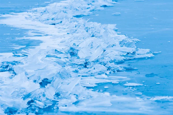 Ice-crack or ice break in a frozen lake — Stock Photo, Image