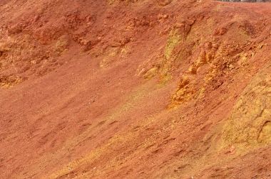 Boksit madeni ham boksit yüzeyi