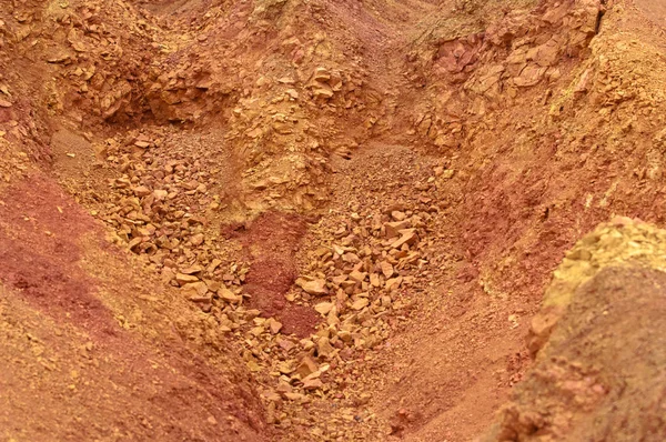 表面にボーキサイト鉱山の原料ボーキサイト — ストック写真