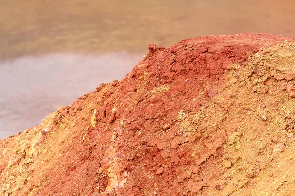 Boksit madeni ham boksit yüzeyi