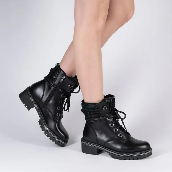 Demi Seasonal Female Black Leather Shoes Lacing Model Legs Shot — Stock Photo, Image
