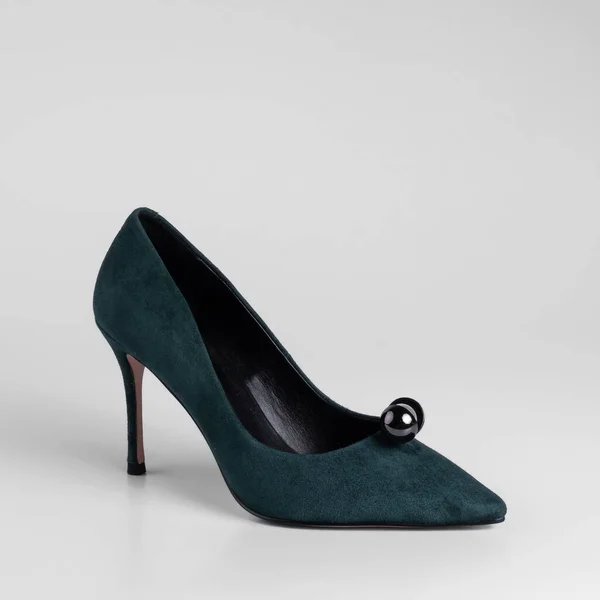 Women Green Suede High Heel Shoe Pearl Toe Decorative Element — 图库照片