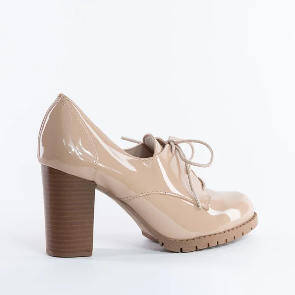 Prachtige Laklederen Schoen Beige Witte Achtergrond — Stockfoto