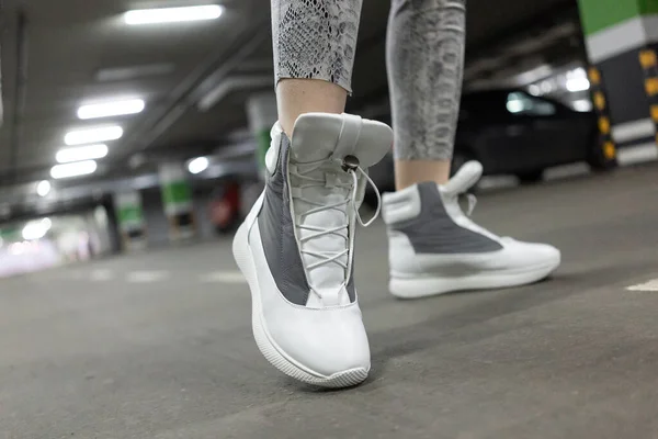 Sneakers Leather White Gray Demi Season Foot Model Underground Parking — Stock Photo, Image