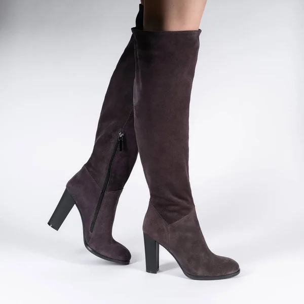 Demi Seasonal Female Knee High Boots Model Shooting Studio White — Stockfoto