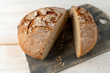 Bir somun çavdar ekmeği. Yakın kes.