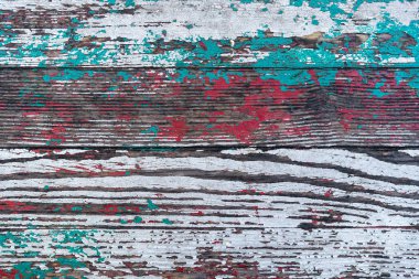 Eski renkli ahşap tahtalar. Ahşap bir yüzeye farklı renkte ovalanmış boya. soyut grunge ahşap doku arkaplanı