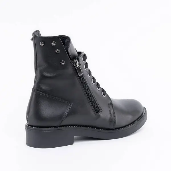 Cool Inverno Lacônico Botas Couro Preto Com Atacadores Fundo Branco — Fotografia de Stock