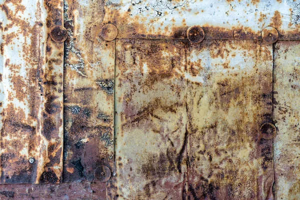 Roestige metalen platen achtergrond. muur van ijzeren strips roestig — Stockfoto