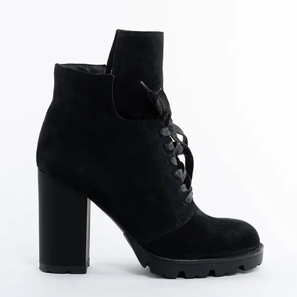 Classic Black Suede High Demi Ankle Boot Lace —  Fotos de Stock