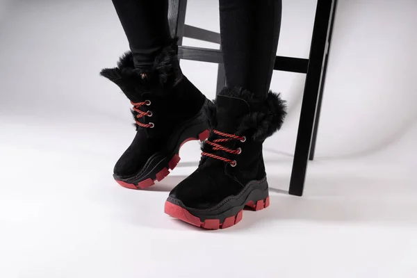 Black Red Soft Suede Women Warm Winter Boots Fur Legs — Stockfoto