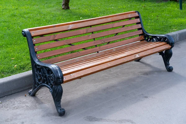 Banc Bois Avec Flancs Fer Forgé Sur Trottoir Dans Parc — Photo