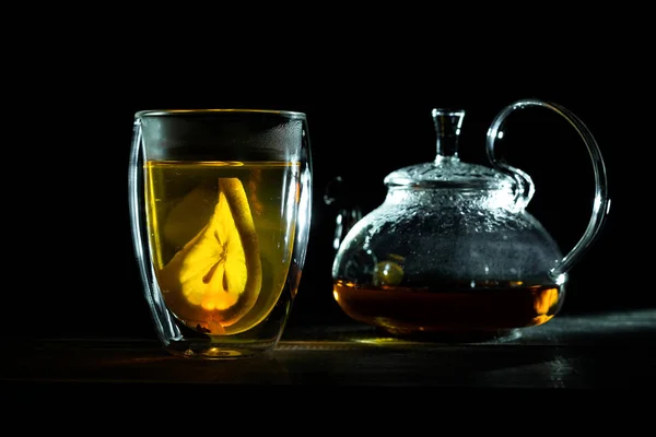 Горячий Черный Чай Лимоном Прозрачной Термо Чашке Стеклянный Чайник Чайная — стоковое фото
