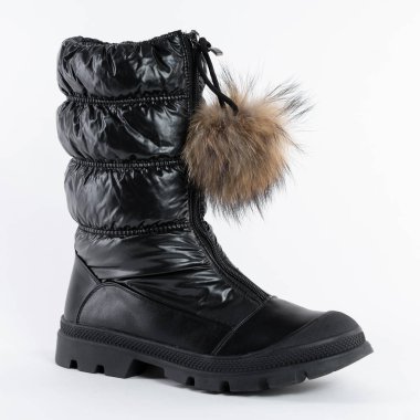 Siyah, parlak, şişkin, yarı sezonluk, sıcak kadın ayak bileği çizmesi.