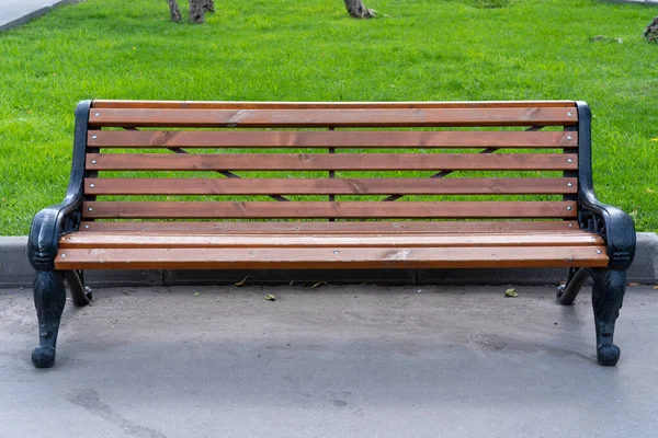 Banc Bois Avec Flancs Fer Forgé Sur Trottoir Dans Parc — Photo