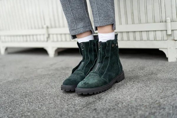 Green Women Shoes Nubuck Demi Season Flat Shoes Outdoor Models — Stock Photo, Image