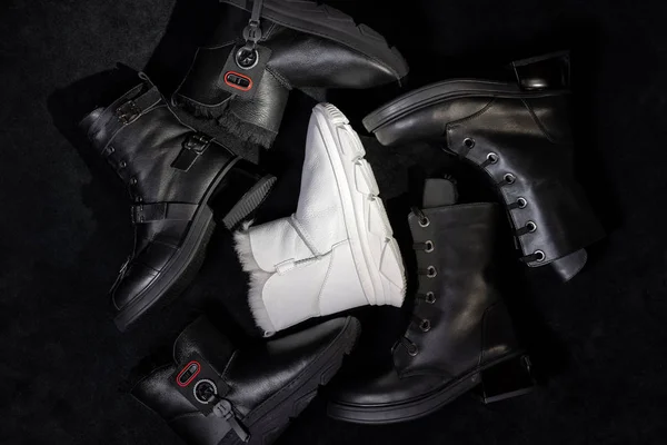 Set Black Leather Boots White Soft Leather Boot Concept Highlighting — 图库照片