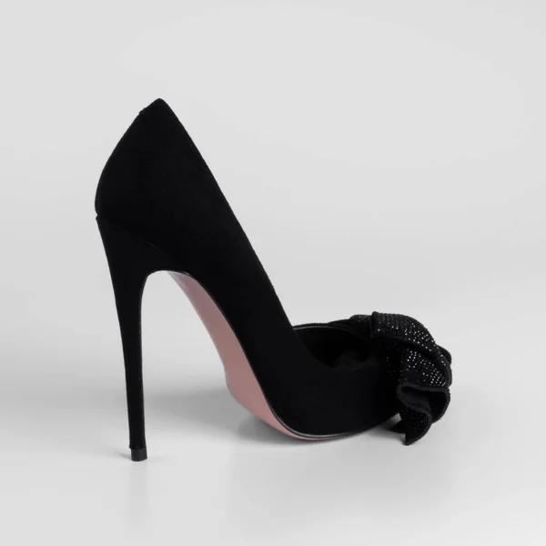 Женщины Черные Замшевые Туфли Высоком Каблуке Декоративным Носовым Элементом Черными — стоковое фото