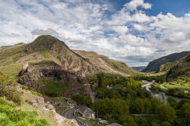 Eski manastır ve manzara Tbilisi ve Kutaisi Gürcistan yakınındaki