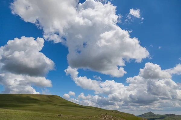 Oude kloosters en landschappen in de buurt van Tbilisi en Koetaisi Georgië — Stockfoto