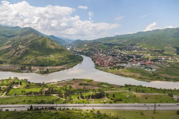 Eski manastır ve manzara Tbilisi ve Kutaisi Gürcistan yakınındaki