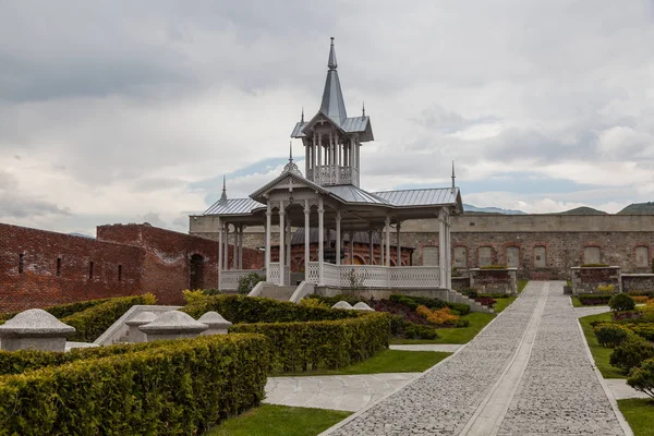 Eski manastır ve manzara Tbilisi ve Kutaisi Gürcistan yakınındaki