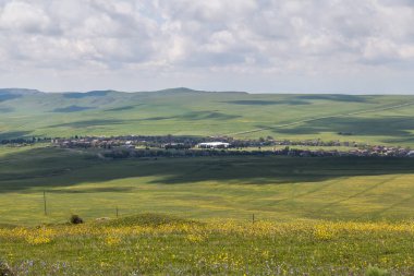 Eski manastır ve manzara Tbilisi ve Kutaisi Gürcistan yakınındaki