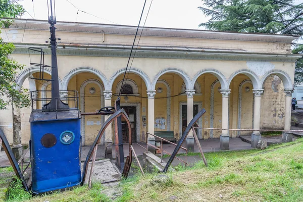 Eski şehir Tbilisi ve Gürcistan'daki Kutaisi yakınındaki Chiatura