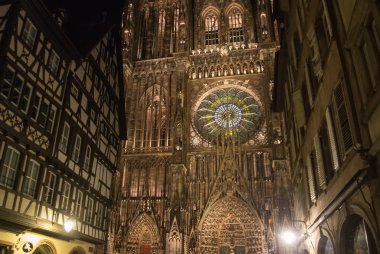 Bir de Strazburg Notre Dame Katedrali