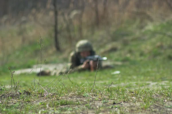 Soldats militaires à des exercices tactiques — Photo