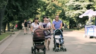 Jitomir, Ukrayna - 18 Ağustos 2014: insanlar street yürüyüş