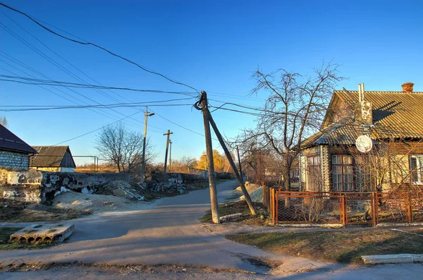 Yüksek gerilim enerji hattı village yakınındaki