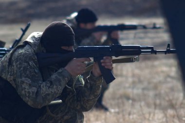 Askeri taktik egzersizleri, Kalaşnikof ile