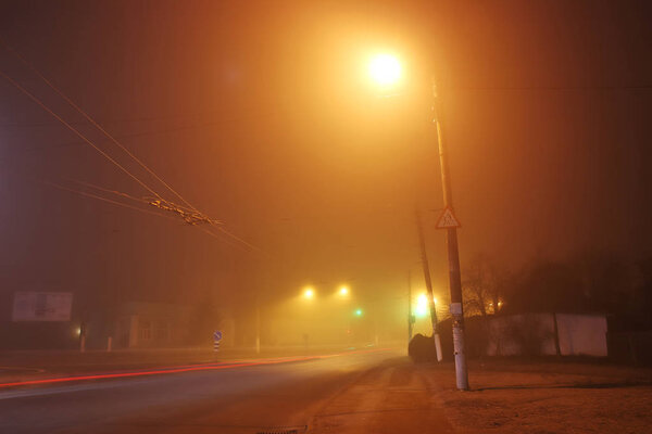Ночная улица в тумане
