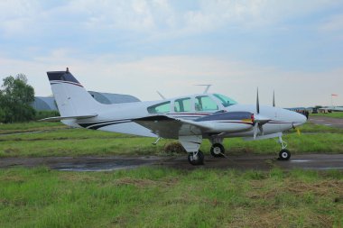 Uçak uçuş havaalanında bekle