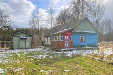 Bahar Ormancılar kulübede ormanda