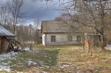 Bahar Ormancılar kulübede ormanda