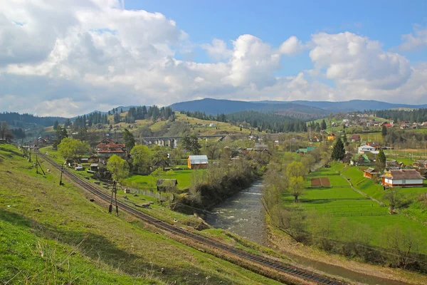 Byn i Karpaterna - natur och resor — Stockfoto