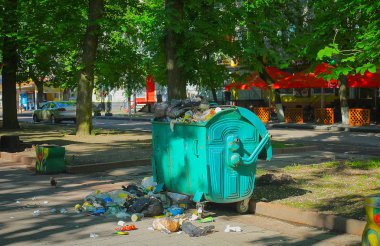 bir çöp kutusu çöp parçası olabilir